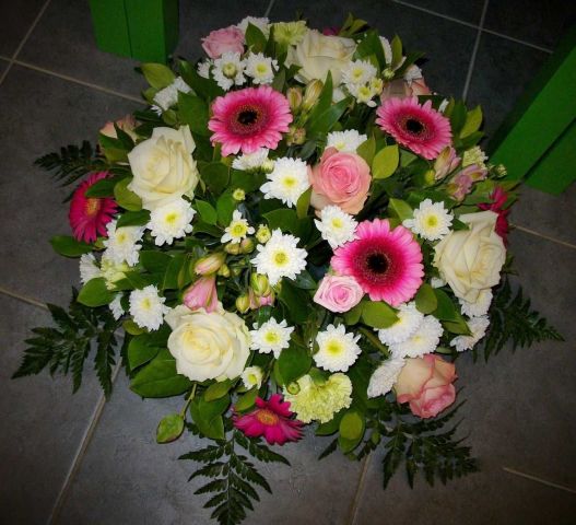 Coussin rose et blanc